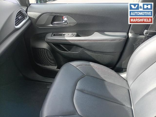 2025 Chrysler Pacifica - $28,000