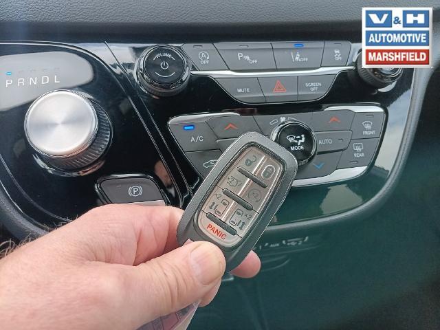 2025 Chrysler Pacifica - $28,000