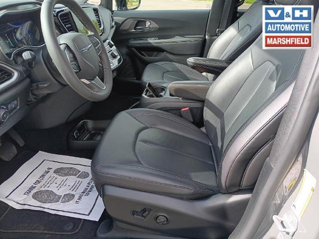 2025 Chrysler Pacifica - $28,000