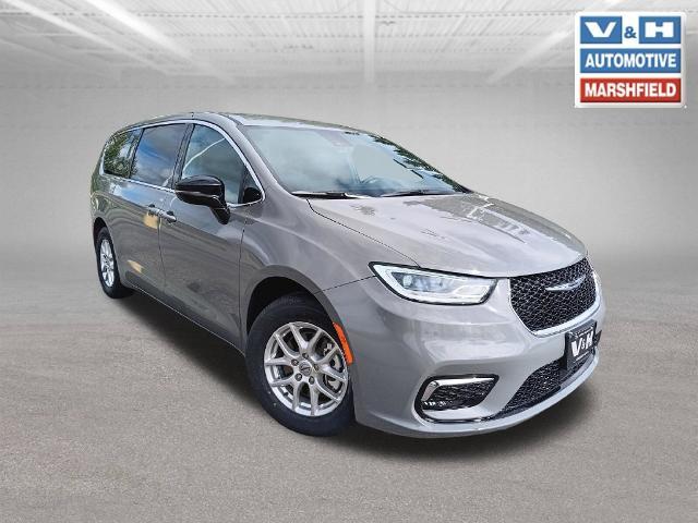 2025 Chrysler Pacifica - $28,000