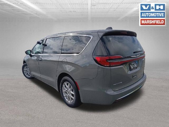 2025 Chrysler Pacifica - $28,000