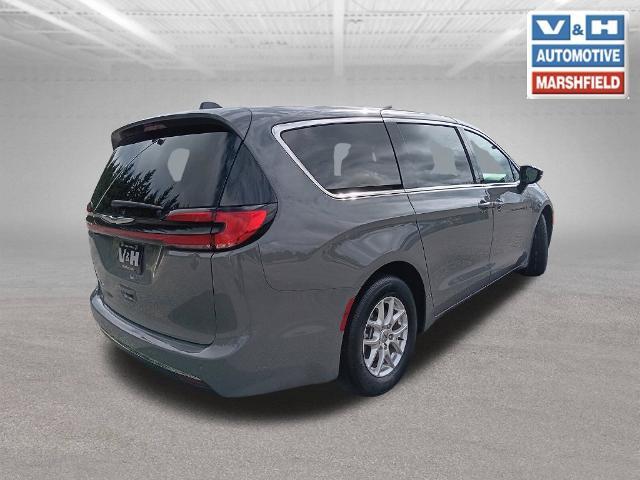 2025 Chrysler Pacifica - $28,000