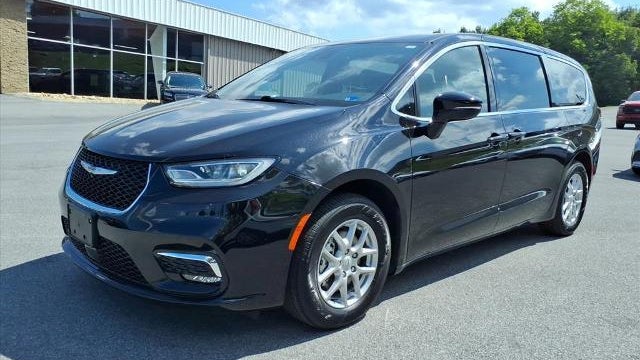 Preowned 2025 Chrysler Pacifica Select for Sale