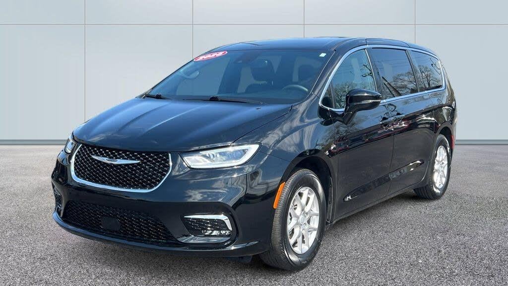 Preowned 2025 Chrysler Pacifica Select for Sale