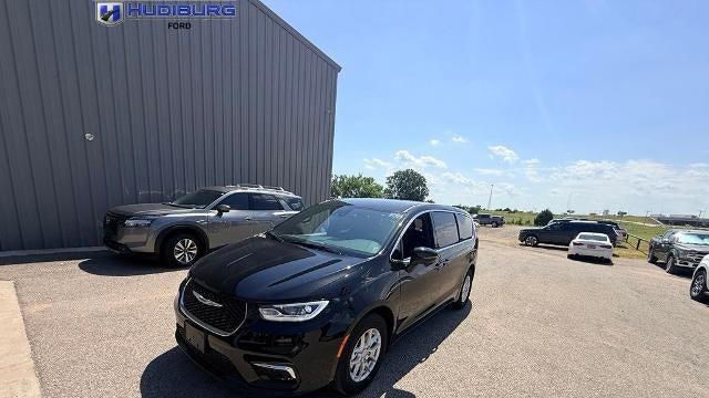Preowned 2025 Chrysler Pacifica Select for Sale