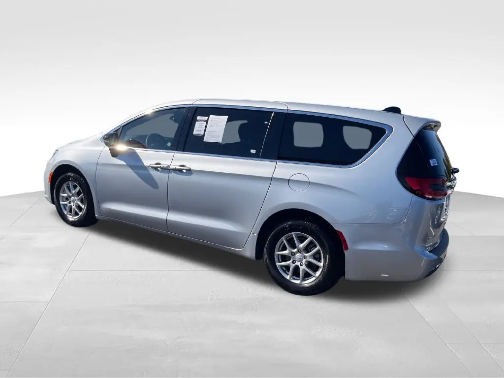 2026 Chrysler Pacifica - $32,400