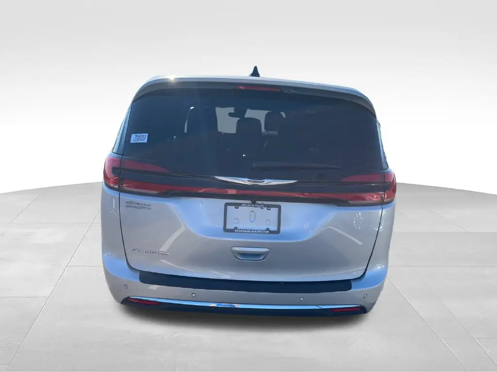 2026 Chrysler Pacifica - $32,400