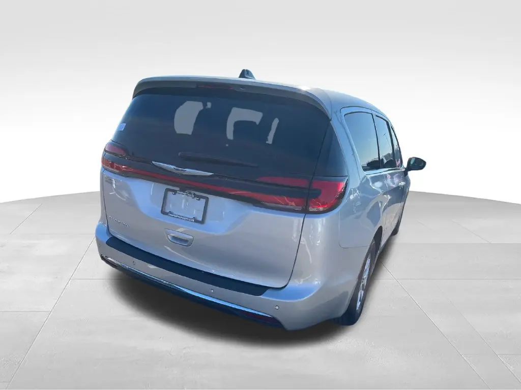 2026 Chrysler Pacifica - $32,400