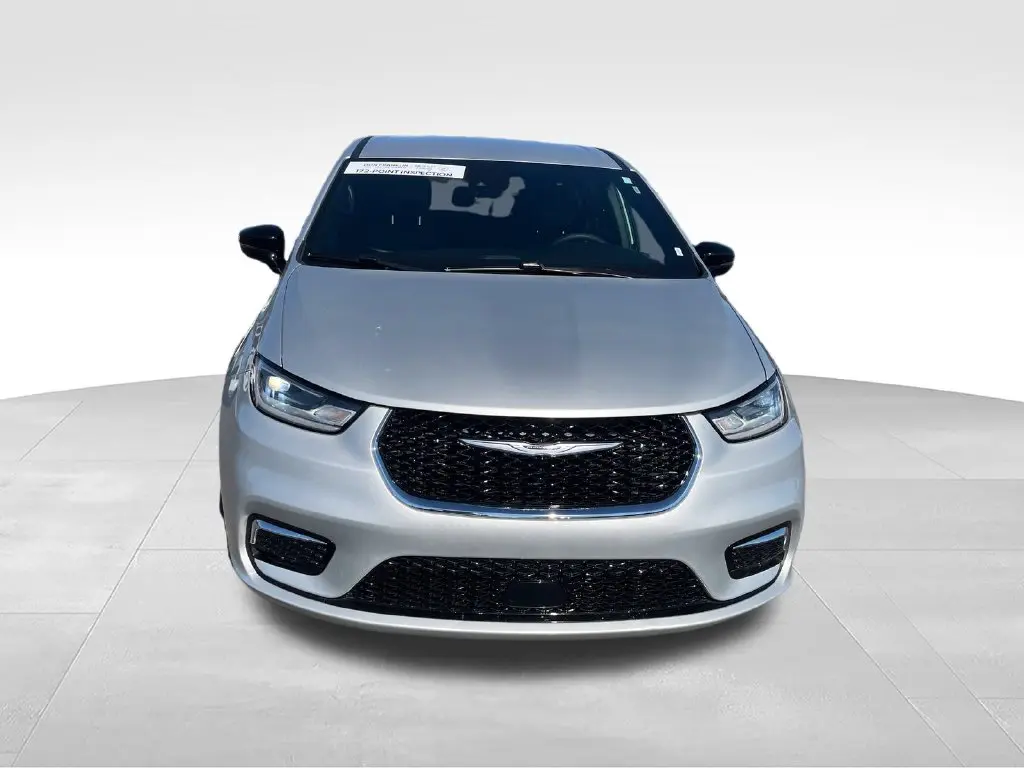 2026 Chrysler Pacifica - $32,400