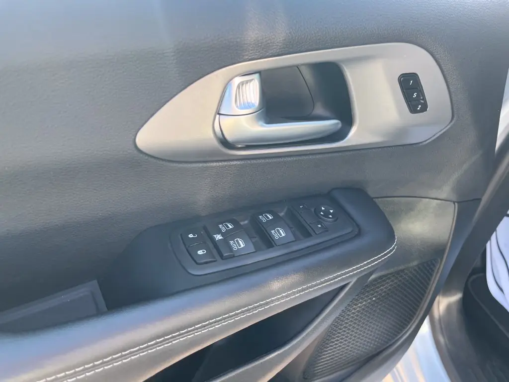2026 Chrysler Pacifica - $32,400