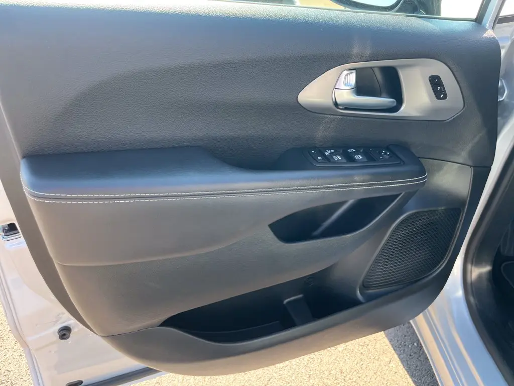 2026 Chrysler Pacifica - $32,400