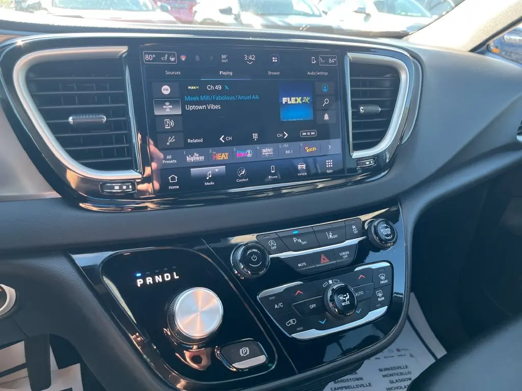 2026 Chrysler Pacifica - $32,400