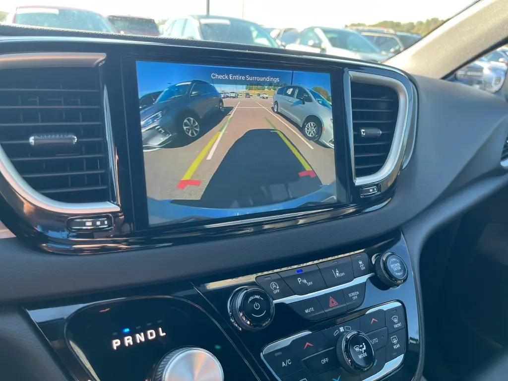 2026 Chrysler Pacifica - $32,400