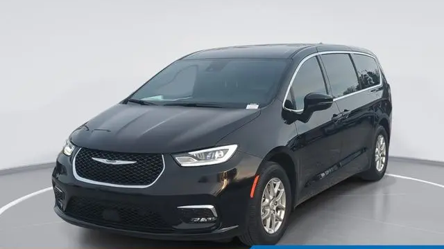Preowned 2026 Chrysler Pacifica Select for Sale