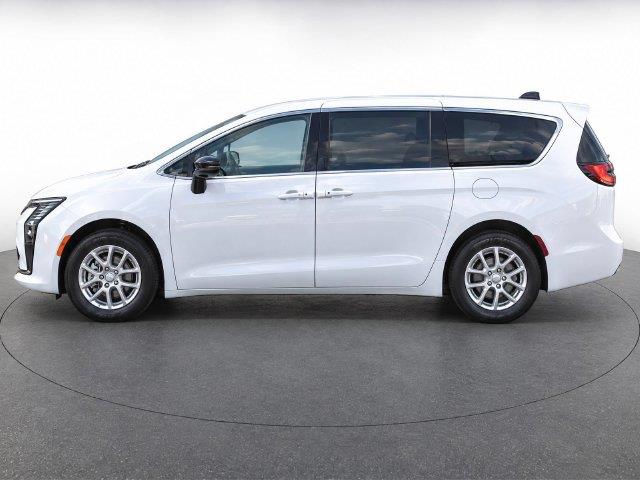 2027 Chrysler Pacifica - $38,000