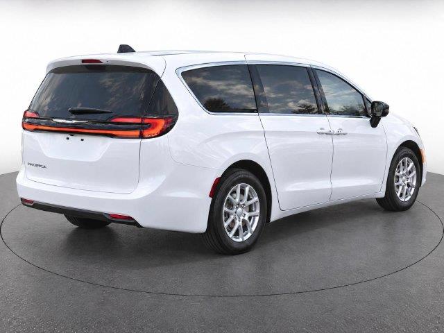2027 Chrysler Pacifica - $38,000