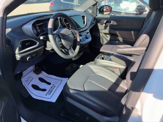 2027 Chrysler Pacifica - $38,000