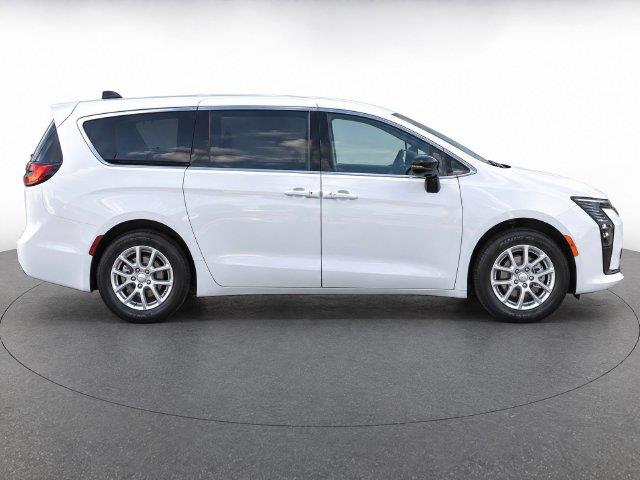 2027 Chrysler Pacifica - $38,000