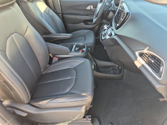 2027 Chrysler Pacifica - $38,000