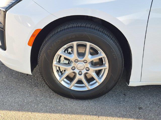 2027 Chrysler Pacifica - $38,000