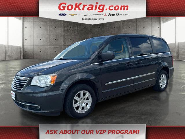 2012 Chrysler Town And Country - $3,995