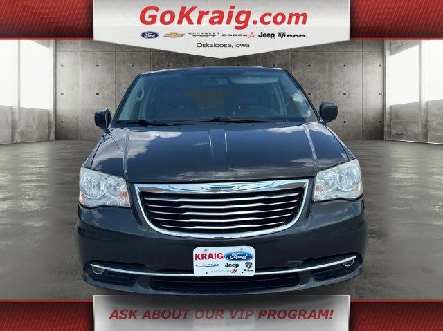 2012 Chrysler Town And Country - $3,995