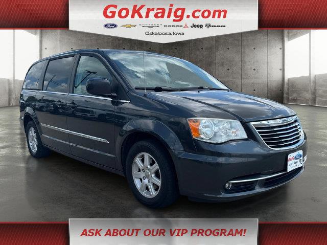 2012 Chrysler Town And Country - $3,995