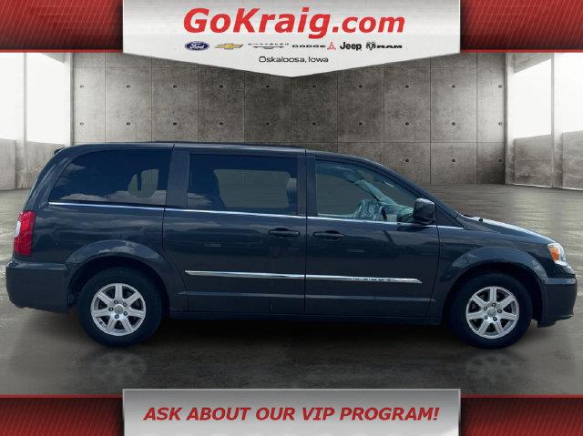 2012 Chrysler Town And Country - $3,995
