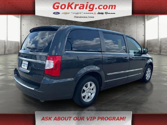2012 Chrysler Town And Country - $3,995