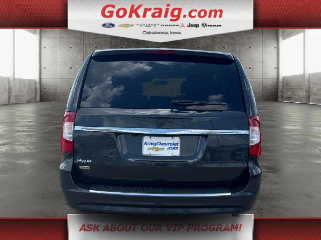 2012 Chrysler Town And Country - $3,995