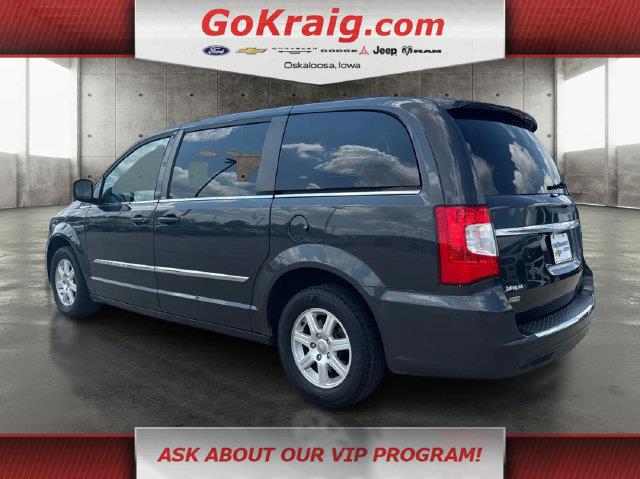 2012 Chrysler Town And Country - $3,995
