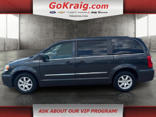 2012 Chrysler Town And Country - $3,995