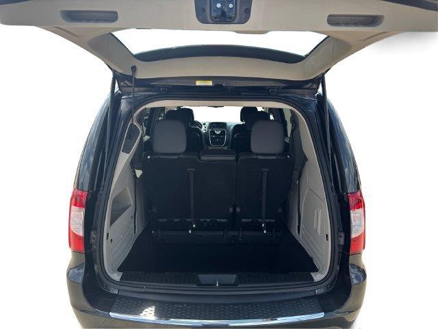 2012 Chrysler Town And Country - $3,995