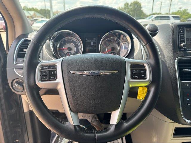 2012 Chrysler Town And Country - $3,995
