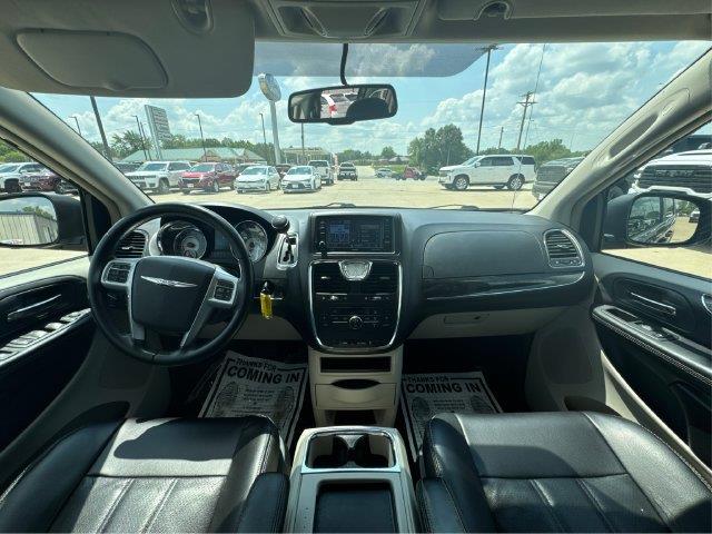 2012 Chrysler Town And Country - $3,995