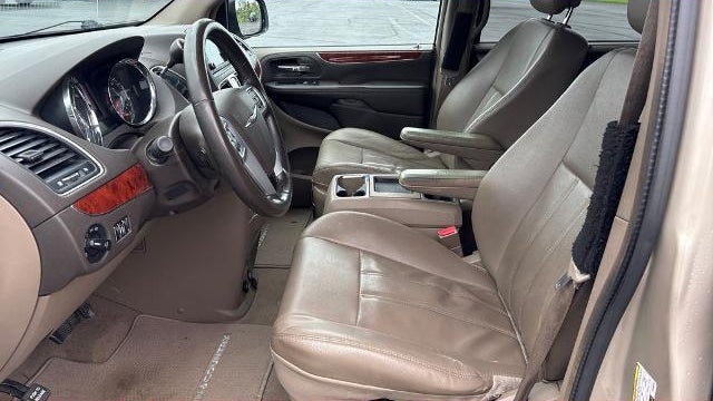 2013 Chrysler Town and Country Touring
