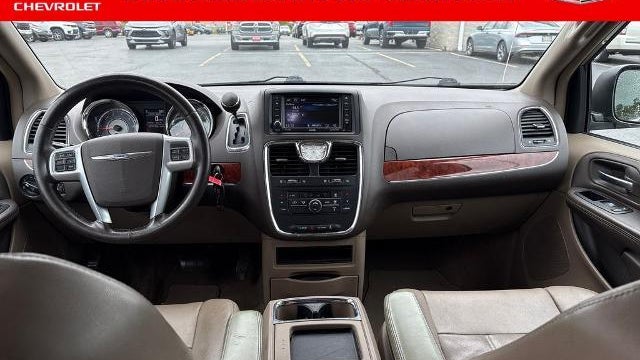 2013 Chrysler Town and Country Touring