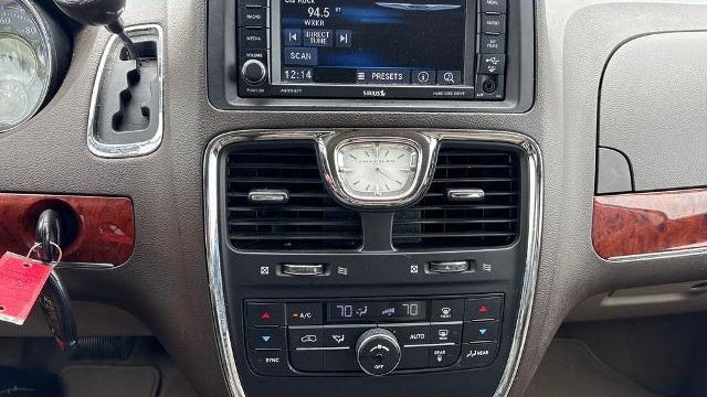 2013 Chrysler Town and Country Touring