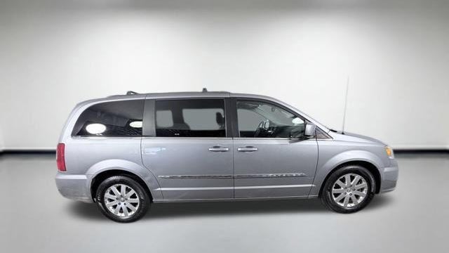 2016 Chrysler Town and Country Touring