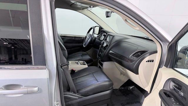 2016 Chrysler Town and Country Touring