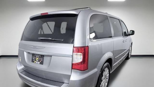 2016 Chrysler Town and Country Touring
