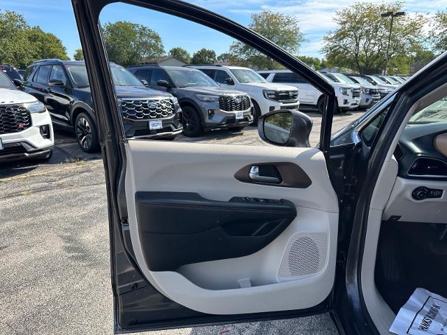 2017 Chrysler Pacifica - $9,966