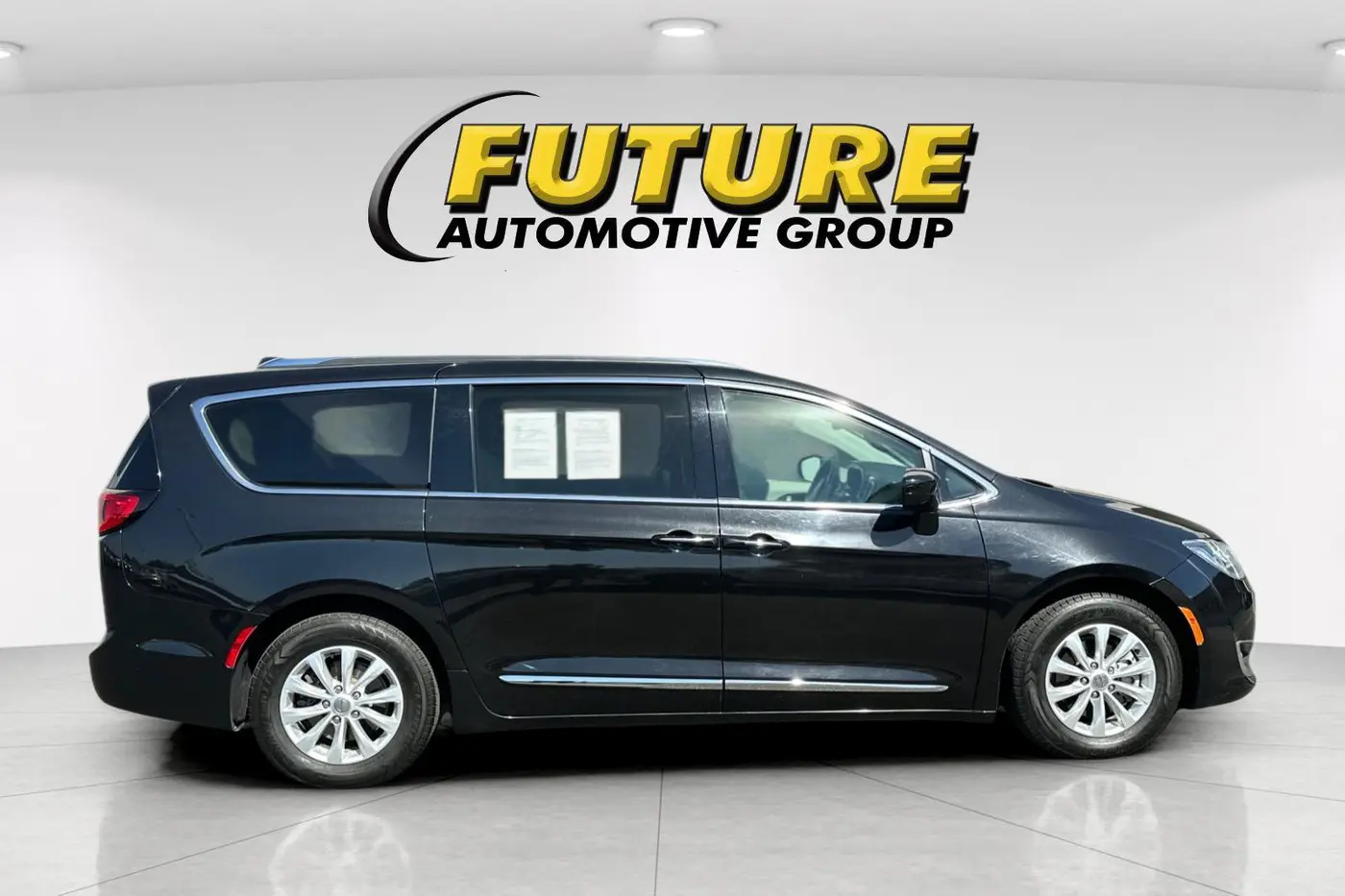 2019 Chrysler Pacifica - $15,750