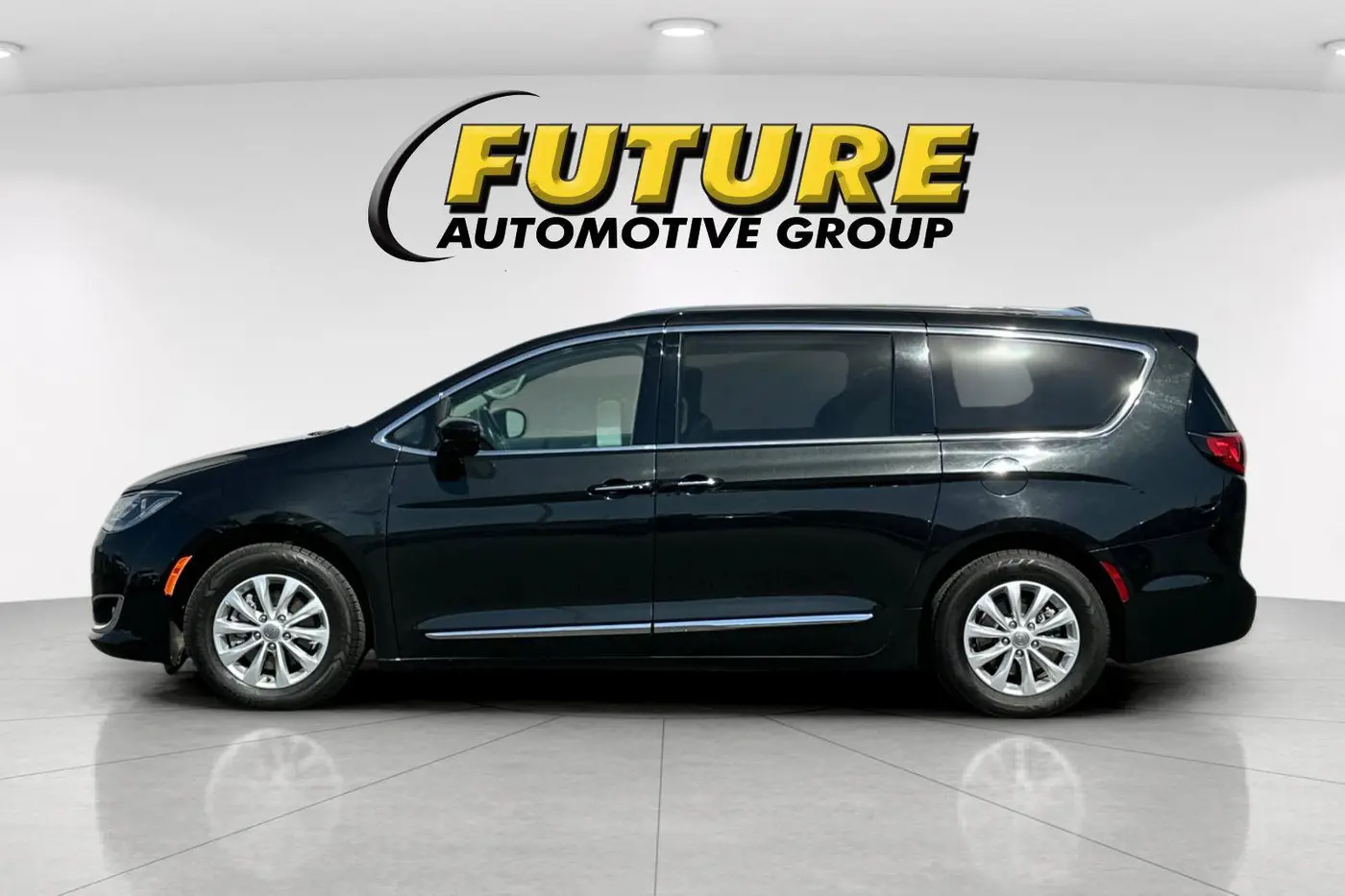 2019 Chrysler Pacifica - $15,750