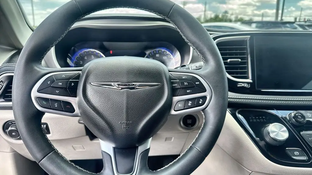 2022 Chrysler Pacifica Touring L
