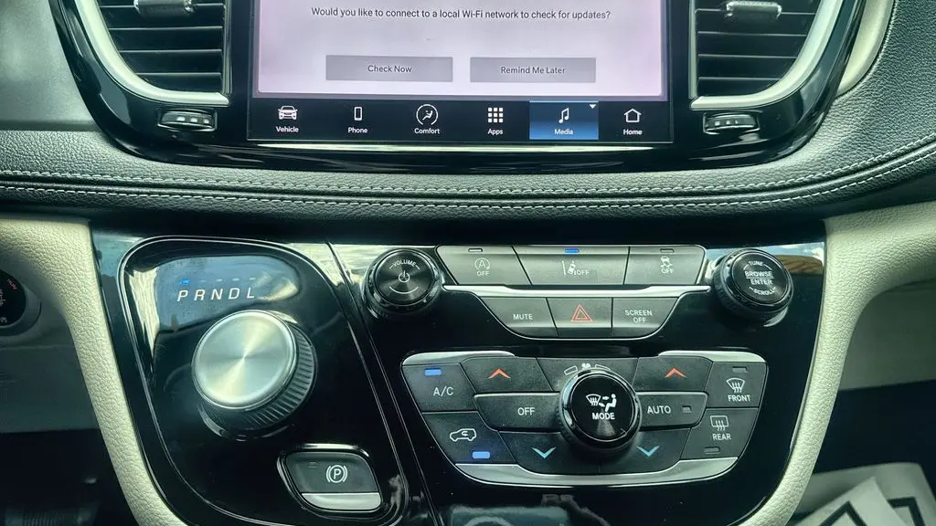 2022 Chrysler Pacifica Touring L