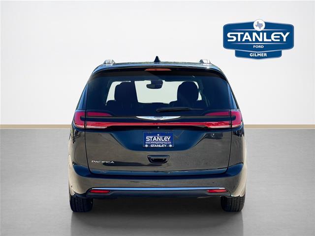 2022 Chrysler Pacifica - $17,500