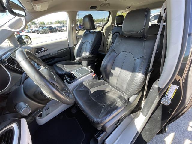 2022 Chrysler Pacifica - $17,500