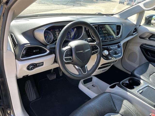 2022 Chrysler Pacifica - $17,500
