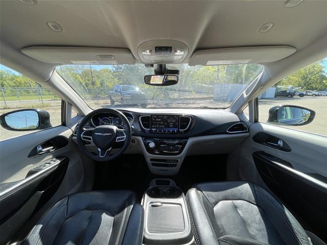 2022 Chrysler Pacifica - $17,500